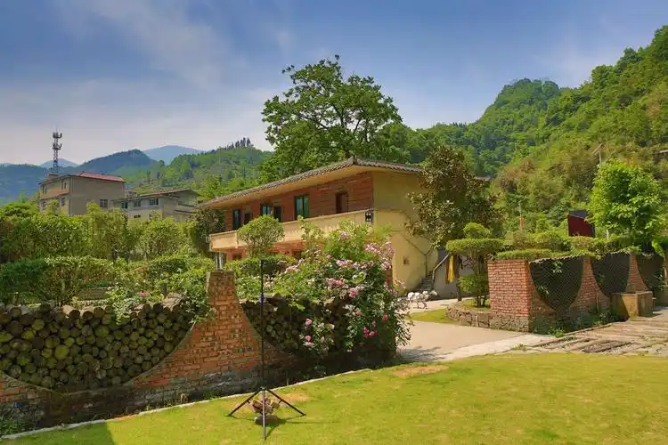 其它 《梦紫阳》民宿 写美篇下半年院子里会增加一个有桌球案子的酒吧