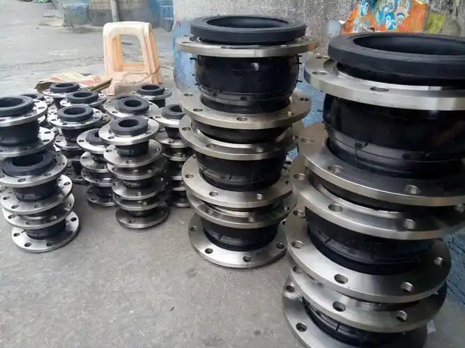 橡胶接头法兰连接处出现渗水是什么原因