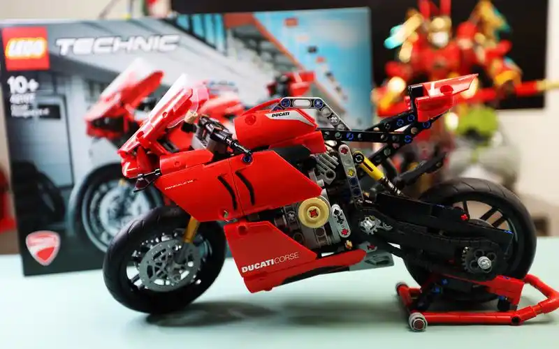 原力拼装一款超帅的红色小摩托～【乐高】42107杜卡迪ducati panigale