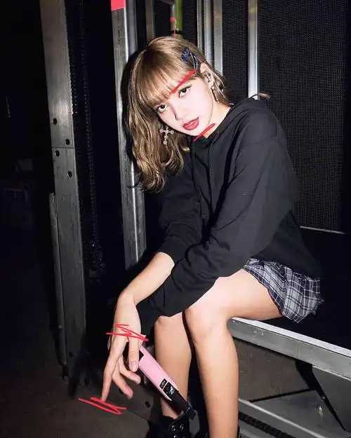 辣lisa手指也太长了