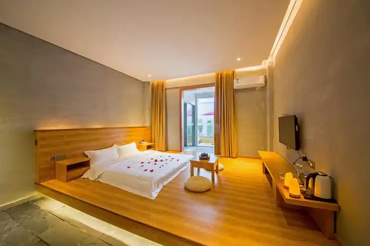 日式庭院1.8米的大床房 独立的温泉池天然的温泉水美人汤