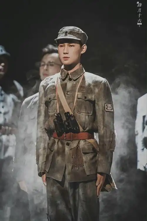 张真源晒铁流东进彩排照##张真源演的新四军小柴火