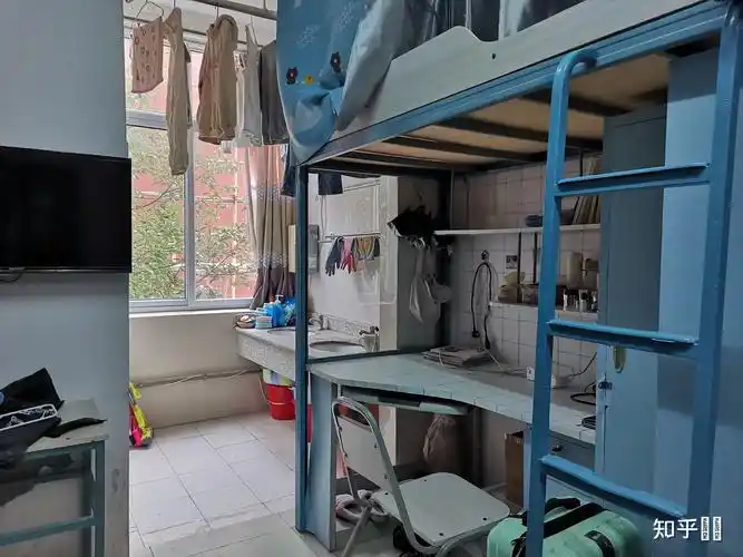 四川传媒学院怎么样学风宿舍食堂大概一个月生活费多少呀