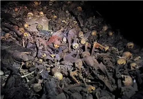 关于汶川地震万人坑的图片及评论