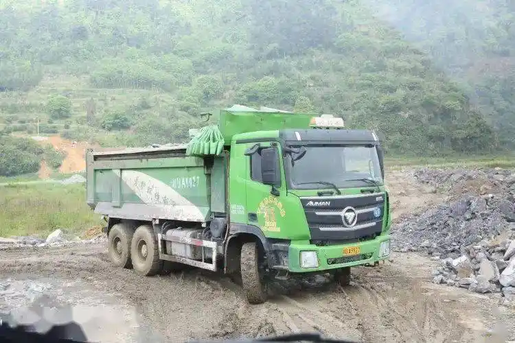 走进第一期揭秘湘西女渣土车司机的一天我与100个男同事并无区别