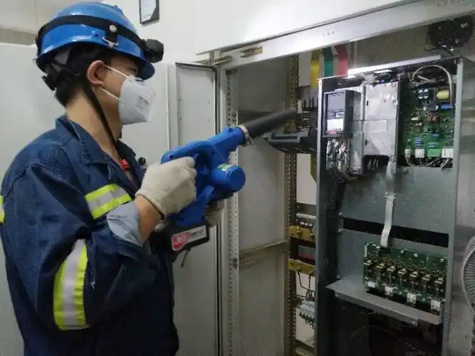 电气班30台空冷变频器检修完美收官