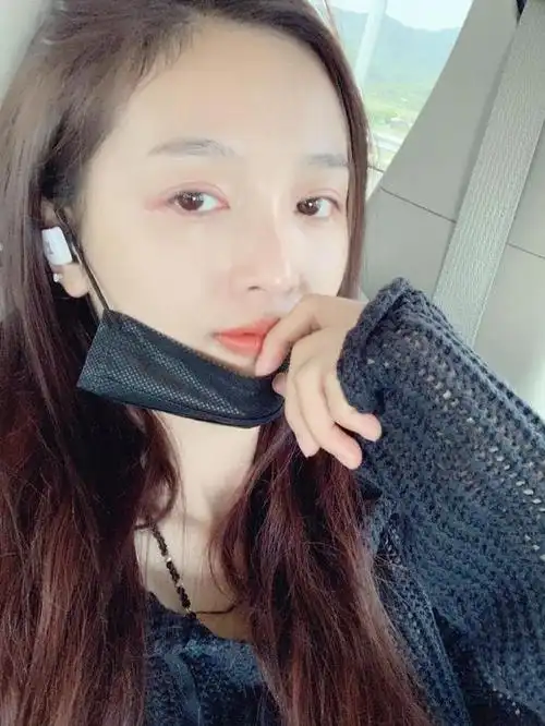 吴宣仪素颜撩发wink甜度满分 比数字密码和心表白粉丝