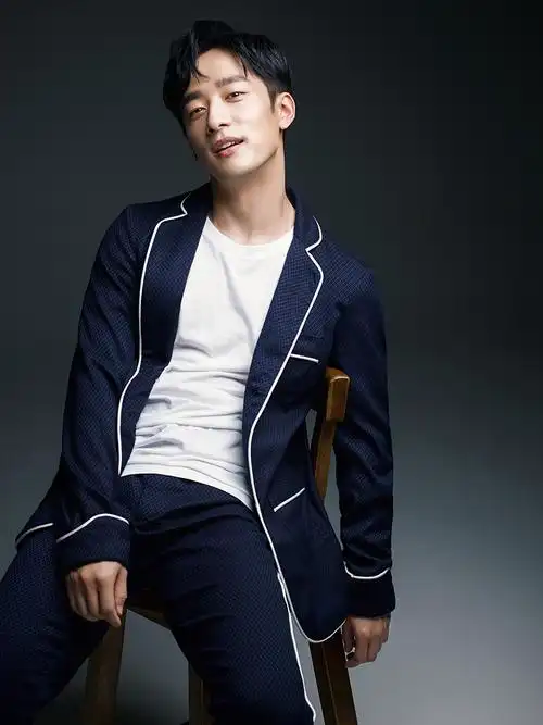 p>杨杨  (young),10月24日出生于浙江省衢州市,中国内地节目主持人