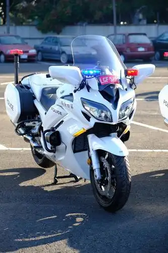 来看看弯弯的新警车 雅马哈fjr1300, 我春风国宾情何以堪_搜狐汽车