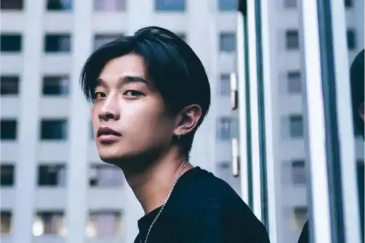 lutekdv">《燃》是 a target="_blank" href="/item/满舒克/8064124"