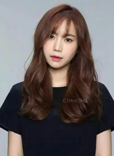 40岁女性染什么颜色的头发最适合,为什么?