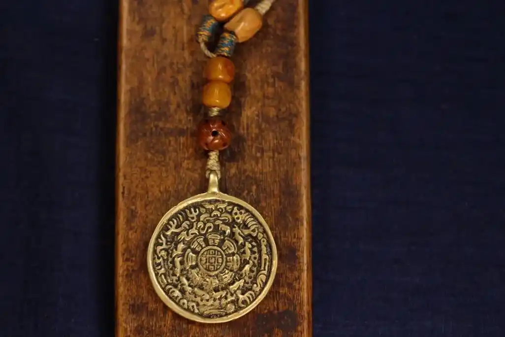 藏传九宫牌.藏传雄霸九宫八卦牌,九宫八卦牌,是m宗的吉祥物, - 抖音