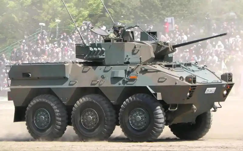 日本陆上自卫队 作战车辆 主站坦克 阅兵机动展示 10式坦克 16式轮式