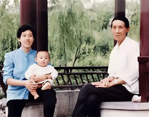 这庞大的一家人全都靠着田地里面的微薄收入维持着基本生活,日子过得