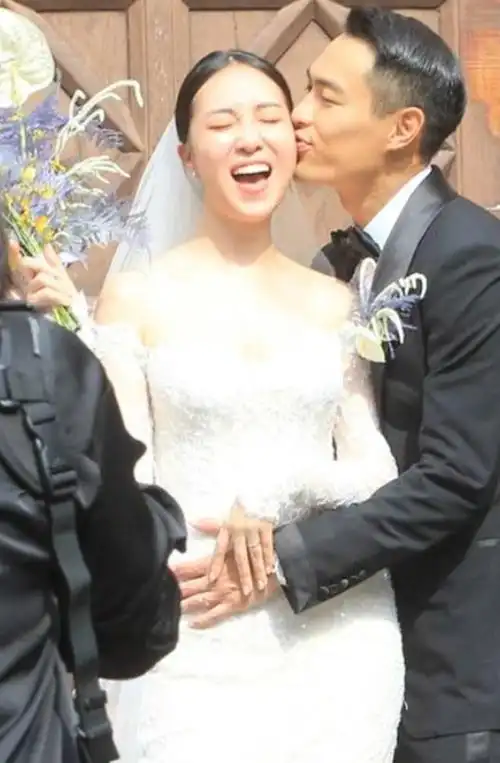 杨佑宁妻子个人资料(杨祐宁婚纱照首曝光)