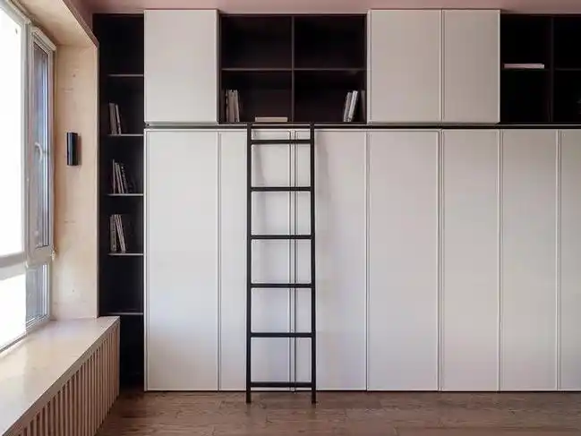 上海二口之家28㎡新房火了,凭一面墙的收纳柜圈粉无数,.