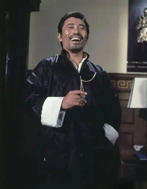 1965年,35岁的谷峰正式加入邵氏兄弟电影公司担任基本演员,至今参演过