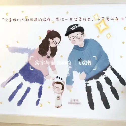 一家三口的全家福99爸爸妈妈手印和宝宝脚印这可能是zui特别的