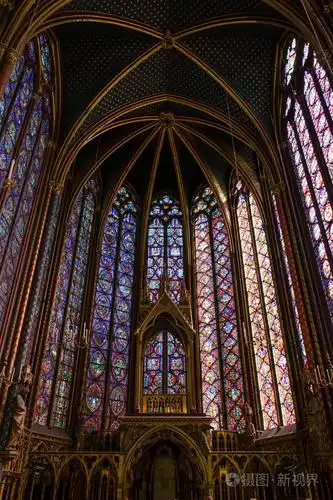 13世纪哥特式教堂内部巴黎圣查佩尔