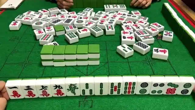 麻将:小伙这是打的什么地方的牌,十三烂?听都没听过