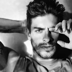 男生头像黑白成熟高清欧美的男头成熟黑白头像大叔图片