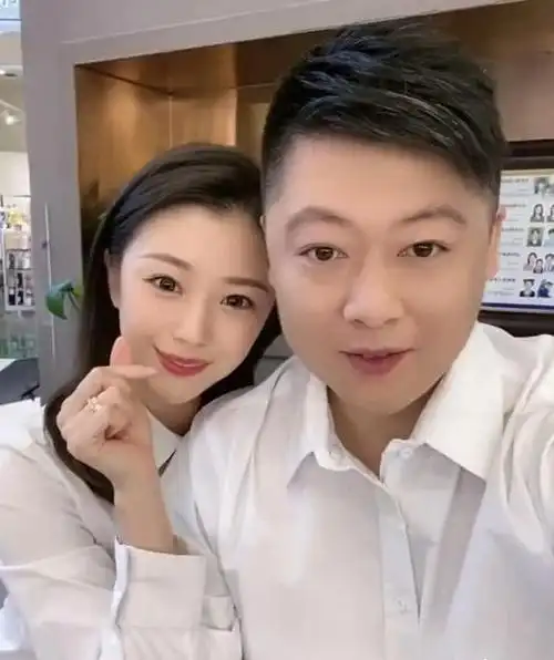 赵本山徒弟"谢永强"结婚,妻子比他小12岁,曾下跪为他洗脚