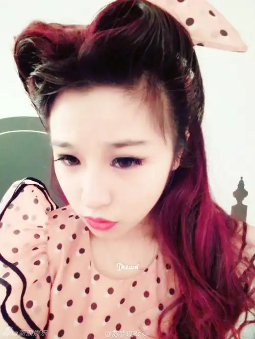 好声音萌妹苏梦玫性感照