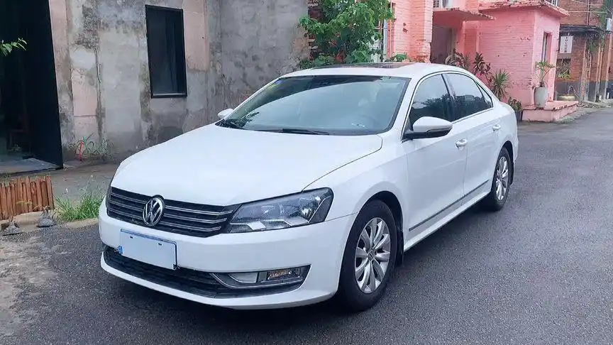 白色的大众帕萨特你们见过吗?今天店里刚好到了一台,11年12月