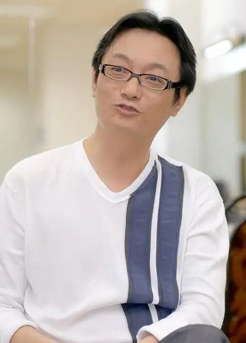 作曲家李海鹰他写的歌大家应该都会唱56岁再次当上爸爸