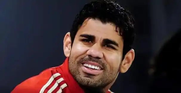 当时亨利在阿森纳是海布里的国王,被称为亨利大帝,于是李毅大帝的绰号