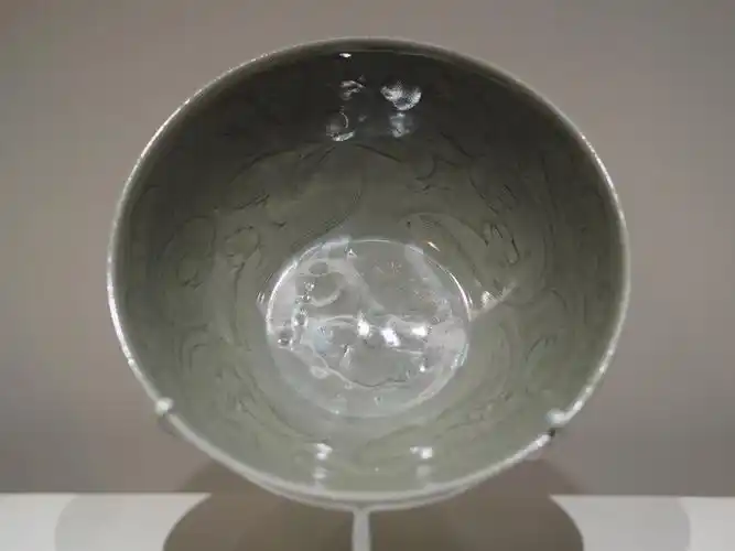 南宋龙泉窑青釉刻划花碗中国国家博物馆藏