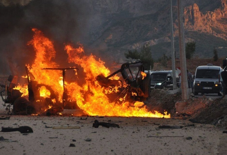 土耳其突然开打美军基地四周大批战机轰炸现场升起巨大蘑菇云