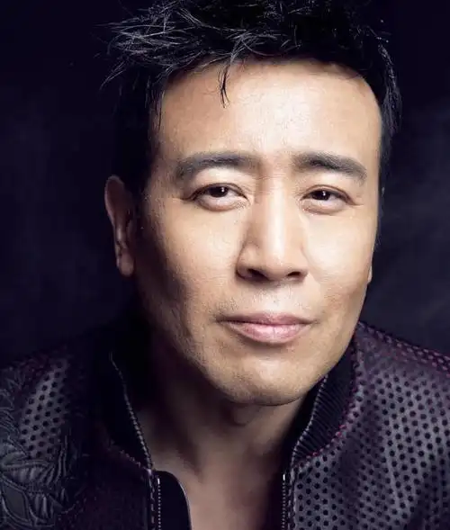 回顾演员于和伟:我这辈子正确的决定,就是娶了一个平凡的妻子