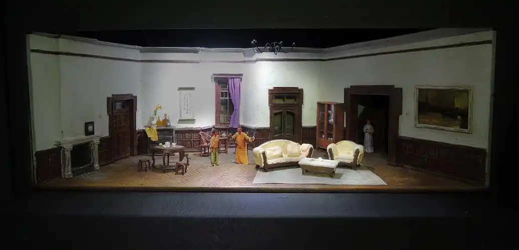 雷雨话剧舞台设计