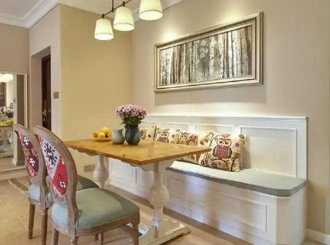 打了卡座的家庭,至少有一半用在餐厅,既能拿它当座椅,又能做储物柜.
