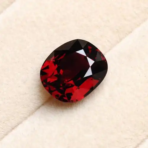 7克拉 宝石红石榴石裸石 火彩照人可镶嵌吊坠戒面