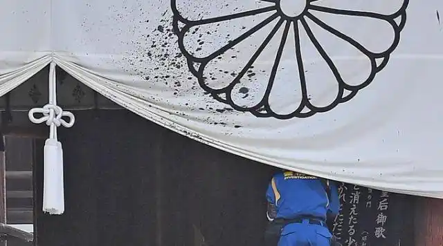 日媒:疑似一名中国男子在靖国神社内泼墨后被捕