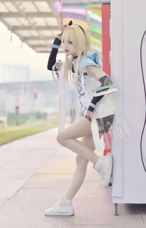 二次元cos荧少女