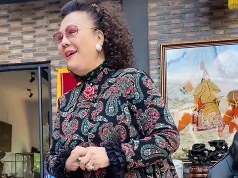 近日,有网友在社交平台晒出相声演员杨议的老婆孟真高声唱歌的视频