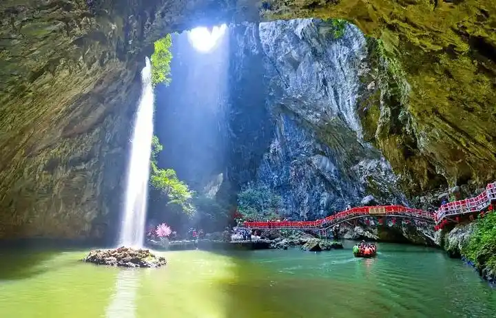 "到清远英德的洞天仙境,观莲花宝座,赏仙境天瀑!