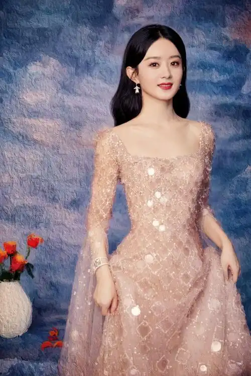 共9张1905电影网讯9月21日,赵丽颖出席2021大湾区中秋电影音乐晚会