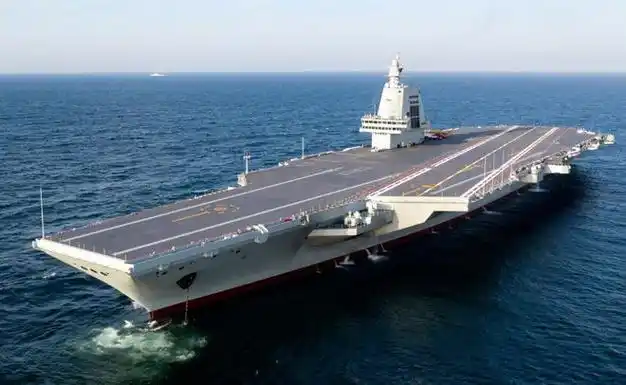 福建舰没有崴脚,高速航行稳如泰山,美媒一句话暴露西方心虚了