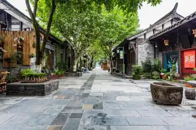中国四川成都老建筑步行街宽窄巷子街景