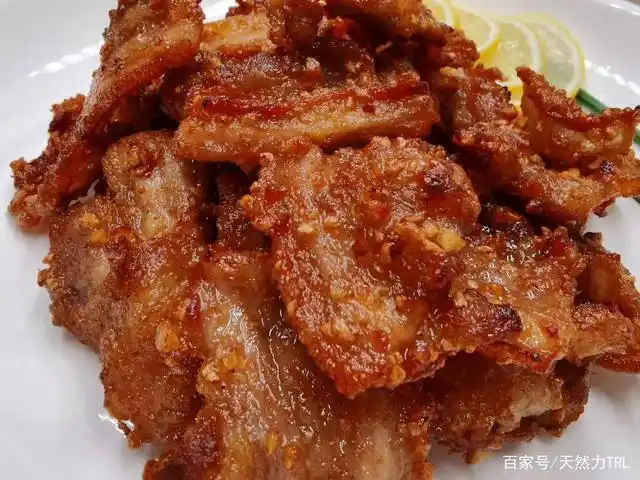 这才是炸五花肉最好吃的做法,外皮酥脆里嫩,简单又好吃