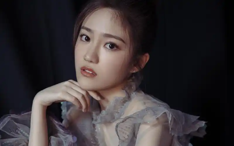 汤梦佳清新甜美写真图片桌面壁纸