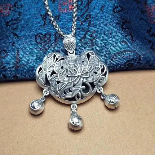 s999纯银复古做旧手工镂空莲花如意女士百搭毛衣链吊坠长命锁挂坠