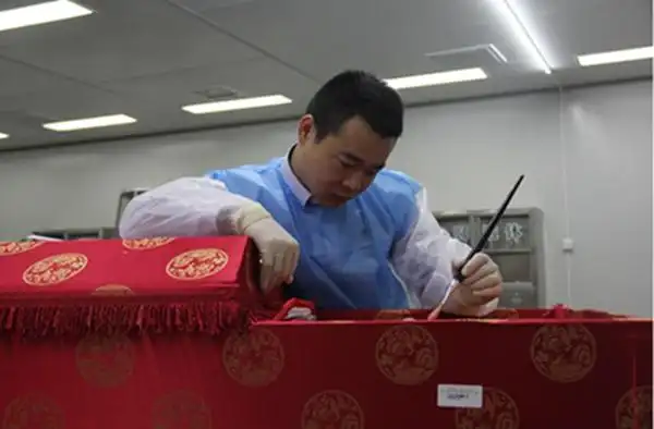 青春在坚守中闪光记厦门市殡仪服务中心遗体防腐整容师陈伟和