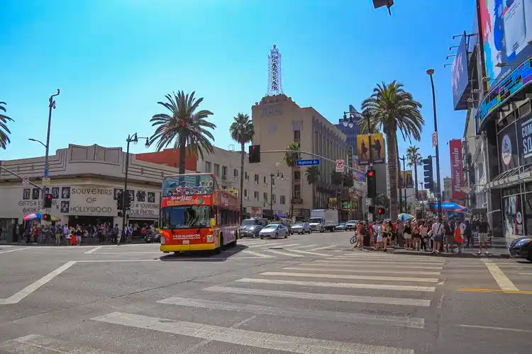 漫步在洛杉矶的创意街头,能随时感受生活的温度与多彩,或走进创意园区