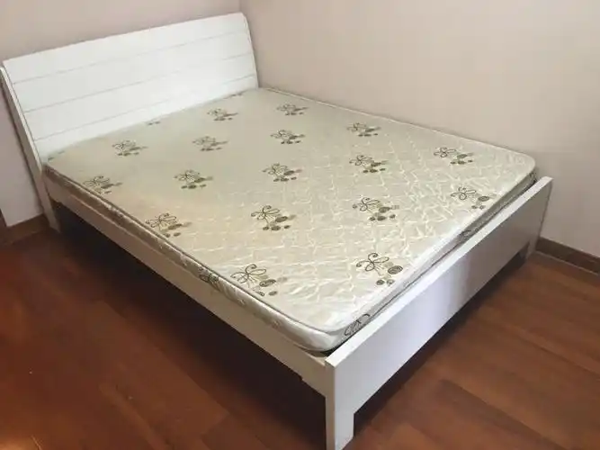 低价转让2张九成新1米8的双人床