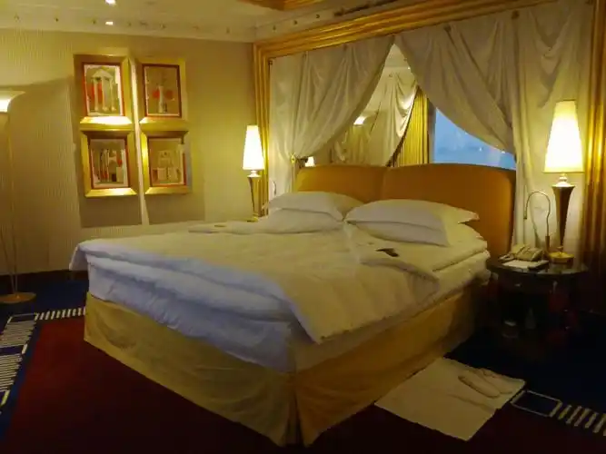 迪拜帆船酒店客房.